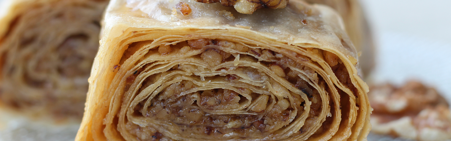 Медовые рулеты из теста фило